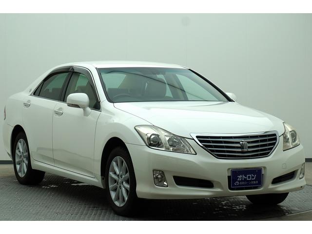 クラウン ロイヤルサルーン　ＥＴＣ　オートクルーズコントロール　バックカメラ　ナビ　アルミホイール　ＨＩＤ　ＡＴ　スマートキー　盗難防止システム　パワーシート　衝突安全ボディ　ＡＢＳ　ＥＳＣ　エアコン　パワーステアリング（3枚目）