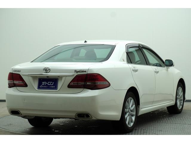 クラウン ロイヤルサルーン　ＥＴＣ　オートクルーズコントロール　バックカメラ　ナビ　アルミホイール　ＨＩＤ　ＡＴ　スマートキー　盗難防止システム　パワーシート　衝突安全ボディ　ＡＢＳ　ＥＳＣ　エアコン　パワーステアリング（4枚目）