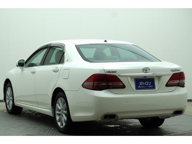 クラウン ロイヤルサルーン　ＥＴＣ　オートクルーズコントロール　バックカメラ　ナビ　アルミホイール　ＨＩＤ　ＡＴ　スマートキー　盗難防止システム　パワーシート　衝突安全ボディ　ＡＢＳ　ＥＳＣ　エアコン　パワーステアリング（6枚目）