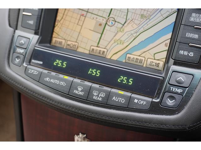 クラウン ロイヤルサルーン　ＥＴＣ　オートクルーズコントロール　バックカメラ　ナビ　アルミホイール　ＨＩＤ　ＡＴ　スマートキー　盗難防止システム　パワーシート　衝突安全ボディ　ＡＢＳ　ＥＳＣ　エアコン　パワーステアリング（11枚目）