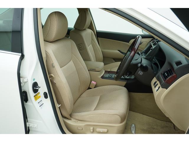 クラウン ロイヤルサルーン　ＥＴＣ　オートクルーズコントロール　バックカメラ　ナビ　アルミホイール　ＨＩＤ　ＡＴ　スマートキー　盗難防止システム　パワーシート　衝突安全ボディ　ＡＢＳ　ＥＳＣ　エアコン　パワーステアリング（16枚目）