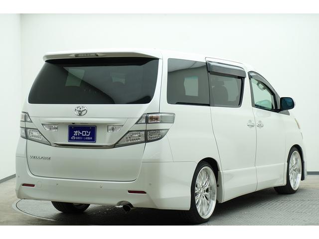 ヴェルファイア 2.4Z プラチナセレクションII タイプゴールド ETC バックカメラ ナビ クリアランスソナー 両側電動スライドドア HID 電動リアゲート スマートキー 電動格納ミラー 3列シート CVT アルミホイール 盗難防止システム 衝突安全ボディ ABS(4枚目)