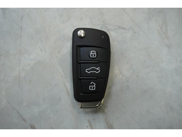 Ｑ３ ２．０ＴＦＳＩクワトロ１８０ＰＳ　４ＷＤ　ドライブレコーダー　ＥＴＣ　バックカメラ　パワーシート　ナビ　ＴＶ　ＨＩＤ　ヘッドライトウォッシャー　アルミホイール　スマートキー　ＡＴ　盗難防止システム　Ｂｌｕｅｔｏｏｔｈ　ＡＢＳ　エアコン（12枚目）