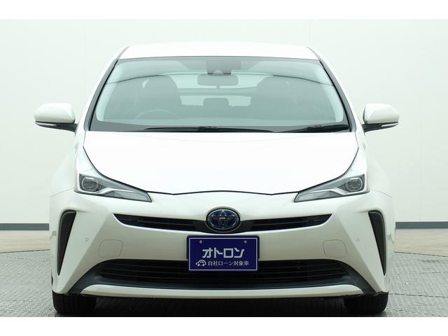 プリウス Ｓ　ＥＴＣ　レーンアシスト　オートクルーズコントロール　衝突被害軽減システム　バックカメラ　アルミホイール　ＬＥＤヘッドランプ　ＣＶＴ　スマートキー　アイドリングストップ　電動格納ミラー　盗難防止システム（2枚目）