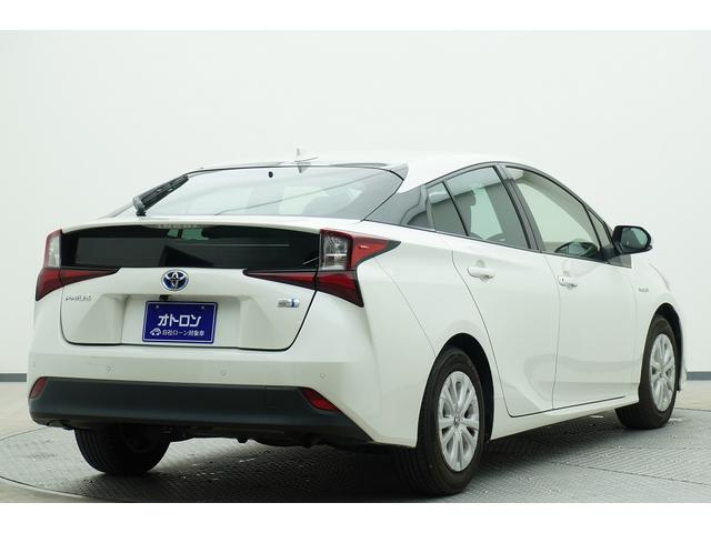 プリウス Ｓ　ＥＴＣ　レーンアシスト　オートクルーズコントロール　衝突被害軽減システム　バックカメラ　アルミホイール　ＬＥＤヘッドランプ　ＣＶＴ　スマートキー　アイドリングストップ　電動格納ミラー　盗難防止システム（4枚目）