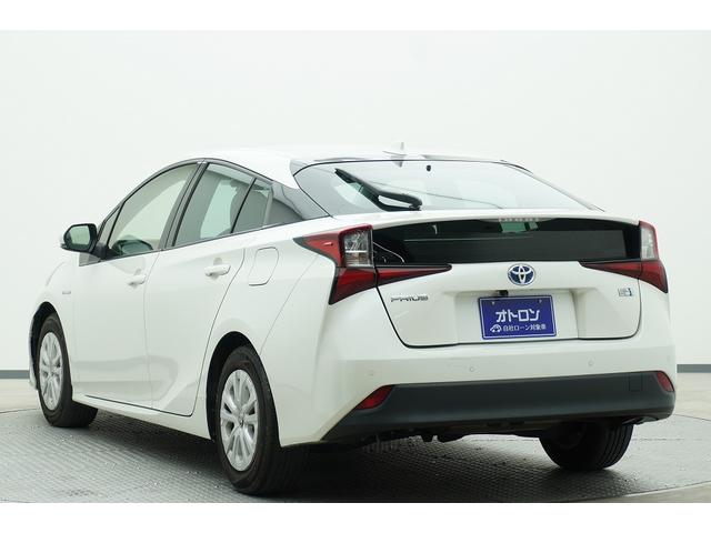 プリウス Ｓ　ＥＴＣ　レーンアシスト　オートクルーズコントロール　衝突被害軽減システム　バックカメラ　アルミホイール　ＬＥＤヘッドランプ　ＣＶＴ　スマートキー　アイドリングストップ　電動格納ミラー　盗難防止システム（6枚目）