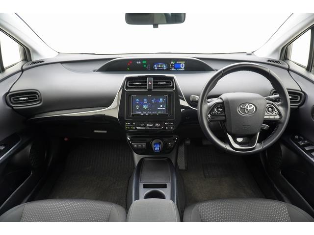 プリウス Ｓ　ＥＴＣ　レーンアシスト　オートクルーズコントロール　衝突被害軽減システム　バックカメラ　アルミホイール　ＬＥＤヘッドランプ　ＣＶＴ　スマートキー　アイドリングストップ　電動格納ミラー　盗難防止システム（7枚目）