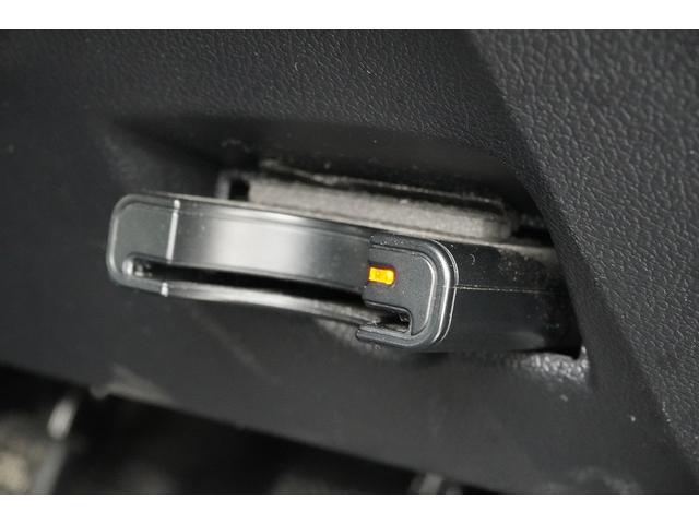 プリウス Ｓ　ＥＴＣ　レーンアシスト　オートクルーズコントロール　衝突被害軽減システム　バックカメラ　アルミホイール　ＬＥＤヘッドランプ　ＣＶＴ　スマートキー　アイドリングストップ　電動格納ミラー　盗難防止システム（13枚目）