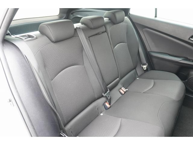 プリウス Ｓ　ＥＴＣ　レーンアシスト　オートクルーズコントロール　衝突被害軽減システム　バックカメラ　アルミホイール　ＬＥＤヘッドランプ　ＣＶＴ　スマートキー　アイドリングストップ　電動格納ミラー　盗難防止システム（16枚目）