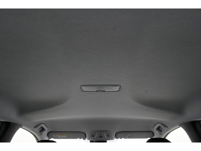 プリウス Ｓ　ＥＴＣ　レーンアシスト　オートクルーズコントロール　衝突被害軽減システム　バックカメラ　アルミホイール　ＬＥＤヘッドランプ　ＣＶＴ　スマートキー　アイドリングストップ　電動格納ミラー　盗難防止システム（19枚目）