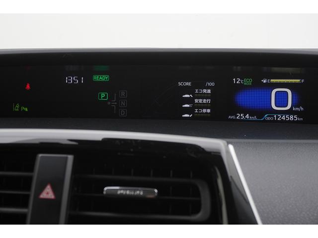 プリウス Ｓ　ＥＴＣ　レーンアシスト　オートクルーズコントロール　衝突被害軽減システム　バックカメラ　ナビ　アルミホイール　オートライト　ＬＥＤヘッドランプ　ＣＶＴ　スマートキー　アイドリングストップ（6枚目）