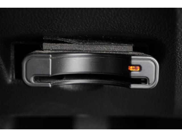 プリウス Ｓ　ＥＴＣ　レーンアシスト　オートクルーズコントロール　衝突被害軽減システム　バックカメラ　ナビ　アルミホイール　オートライト　ＬＥＤヘッドランプ　ＣＶＴ　スマートキー　アイドリングストップ（8枚目）