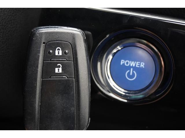 プリウス Ｓ　ＥＴＣ　レーンアシスト　オートクルーズコントロール　衝突被害軽減システム　バックカメラ　ナビ　アルミホイール　オートライト　ＬＥＤヘッドランプ　ＣＶＴ　スマートキー　アイドリングストップ（9枚目）