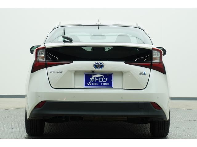 プリウス Ｓ　ＥＴＣ　レーンアシスト　オートクルーズコントロール　衝突被害軽減システム　バックカメラ　ナビ　アルミホイール　オートライト　ＬＥＤヘッドランプ　ＣＶＴ　スマートキー　アイドリングストップ（18枚目）