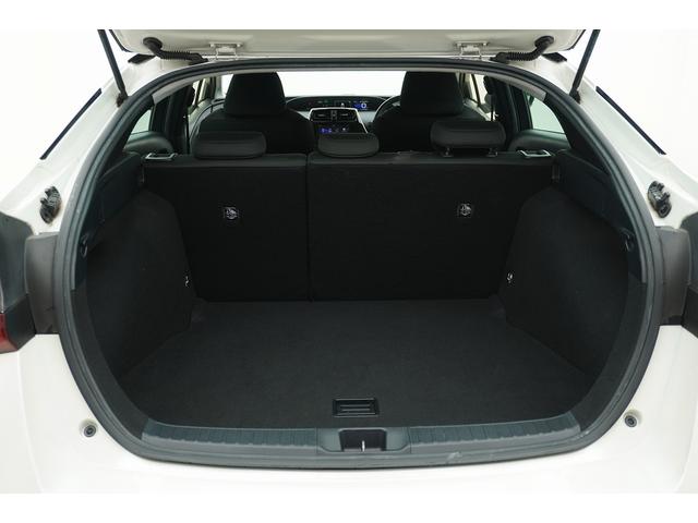 プリウス Ｓ　ＥＴＣ　レーンアシスト　オートクルーズコントロール　衝突被害軽減システム　バックカメラ　ナビ　アルミホイール　オートライト　ＬＥＤヘッドランプ　ＣＶＴ　スマートキー　アイドリングストップ（20枚目）