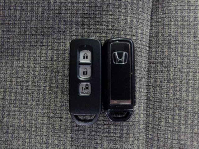 Ｎ－ＢＯＸ Ｇ・Ｌホンダセンシング　禁煙　ＬＥＤヘッドライト　急速充電ＵＳＢジャック　ロールサンシェード　運転席ハイトアジャスター　フロントシートアームレスト　スーパーＵＶ・ＩＲカット　サイドカーテンエアバッグ（13枚目）