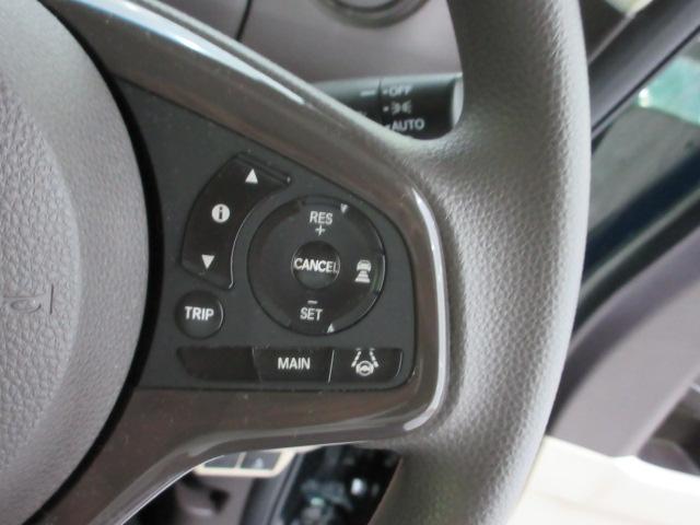 Ｈｏｎｄａセンシングの機能のひとつ、アダプティブクルーズコントロール付！アクセルから足を離しても設定したスピードと前車との車間を保ち走行してくれます！車線維持もアシスト☆高速道路で疲労軽減ですね☆