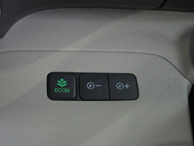 葉っぱマークのＥＣＯＮスイッチ！スイッチをＯＮにするだけで、エンジンやエアコンなどを協調制御。燃費の向上に貢献します！