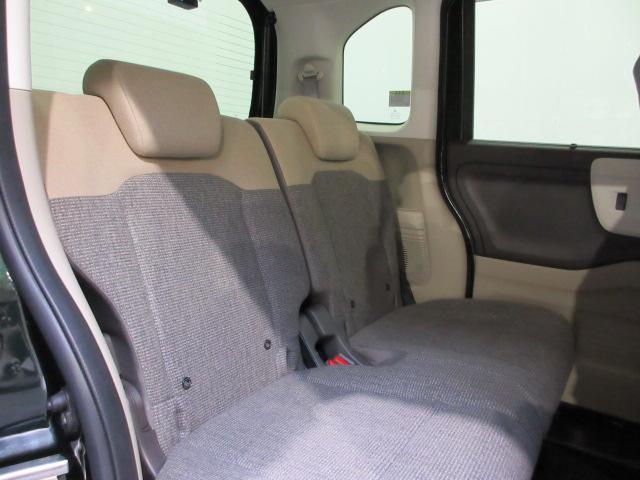 リアシートもゆったり快適に座っていただけますので、後部座席にお乗りの大切な方も楽しくドライブに参加していただけます。