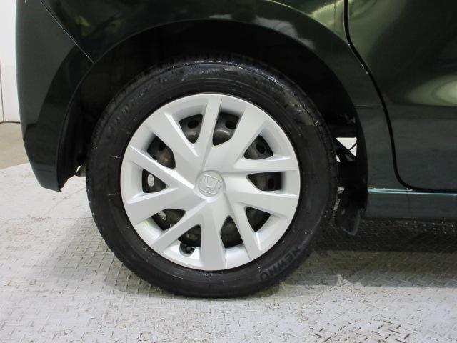 １５５−６５−１４タイヤと専用のホイールキャップです。