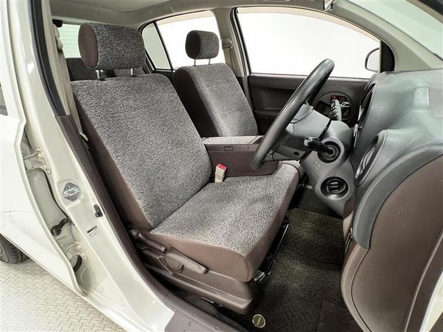 前席はベンチシート!運転席助手席間の移動ができます!