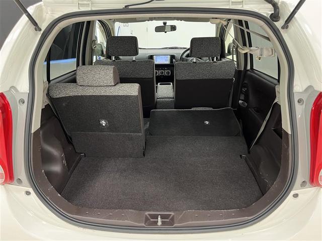 リヤシートは6:4分割可倒式!