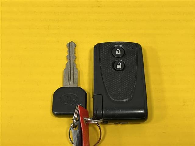 キーフリーシステムはかばんやポケットにキーを携帯していれば、ドアのロックアンロックやエンジンの始動が可能!