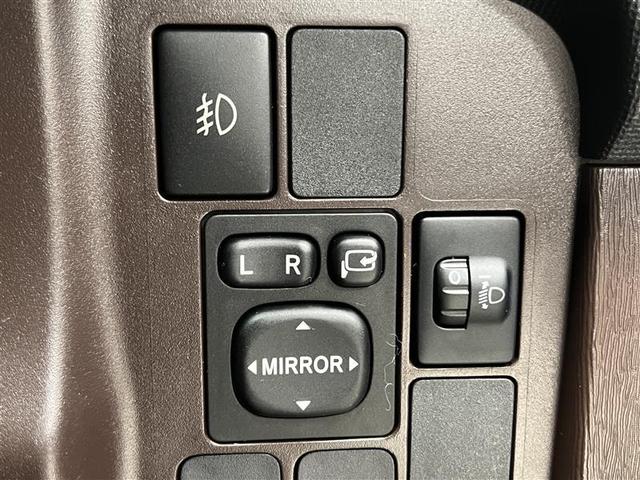 フォグランプ付!悪天候時の視認性向上!ドレスアップにもなります!電動格納式ドアミラー!