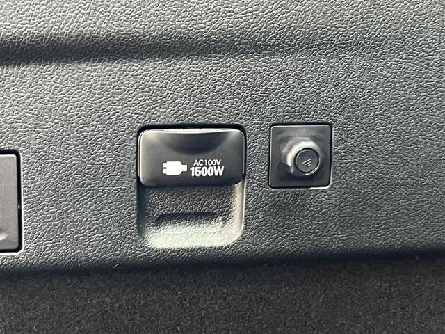 プリウス SセーフティプラスII 衝突被害軽減ブレーキ ブラインドスポットモニター リヤクロストラフィックアラート 7インチSDナビ パノラミックビューモニター ETC2.0 AC100V(1500W使用可) スマートキー 点検記録簿(29枚目)