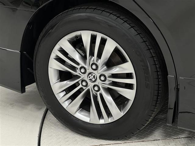 タイヤサイズは２２５／６０Ｒ１８！純正アルミホイール！残り溝は５ミリ程度です！