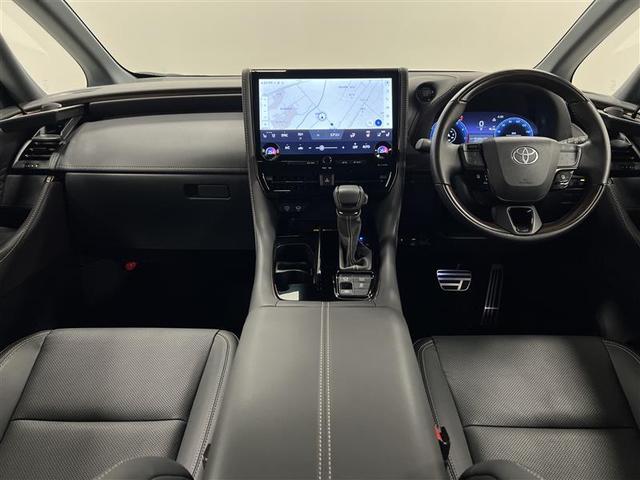 こちらのクルマは３列シート７人乗りの仕様になります！どこに座っても、優雅な気持ちになれるクルマです！