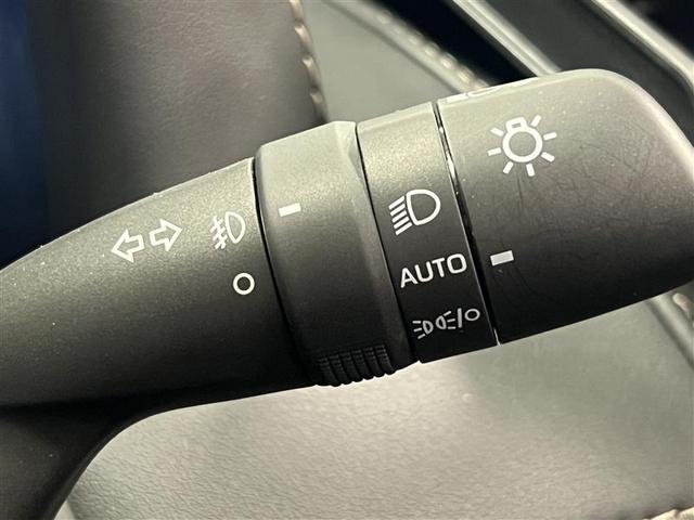 新法規対応で暗くなったら自動でヘッドライトの点灯をサポートしてくれます！任意での操作も可能！