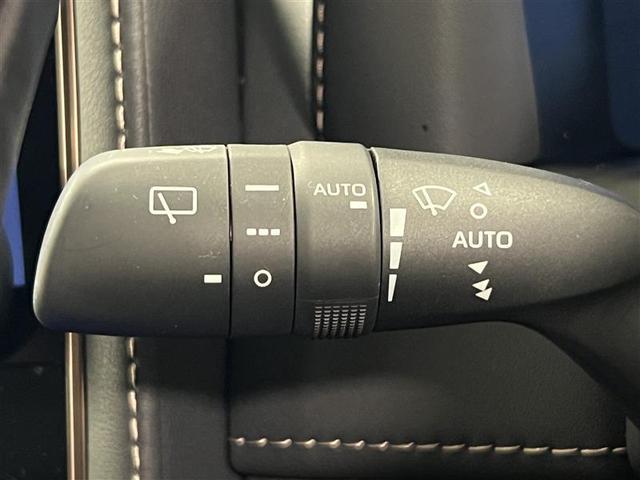 雨滴感応式フロントワイパーとリヤワイパー！フロントガラスのセンサーが雨量を検知して、設定した感度で間欠時間を変えてくれます！