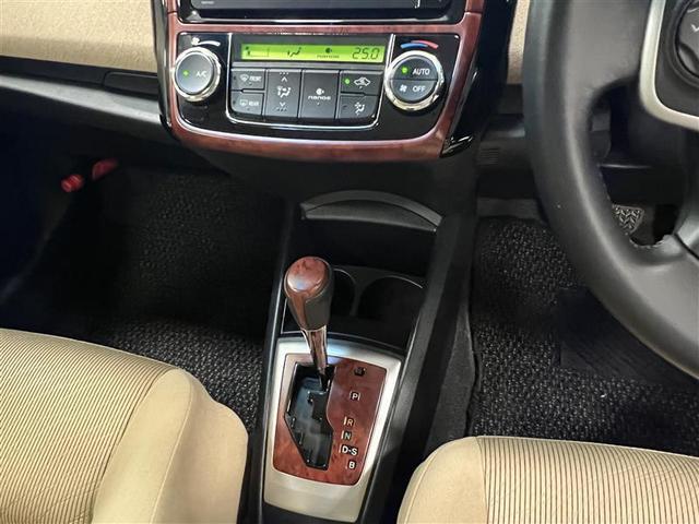 カローラアクシオ １．５ラグゼール　ワンセグＴＶ　メモリナビ　オートエアコン　スマートキー　ワンオーナー　横滑り防止（17枚目）