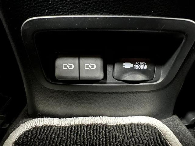 カローラツーリング ハイブリッド　ダブルバイビー　メディアプレイヤー接続　バックモニター　フルセグＴＶ　ＬＥＤライト　ワンオーナー　点検記録簿　クルコン　横滑り防止　盗難防止装置　ナビ・ＴＶ　ドライブレコーダー　エアバッグ　ＥＴＣ　ＡＢＳ　キーレス（27枚目）