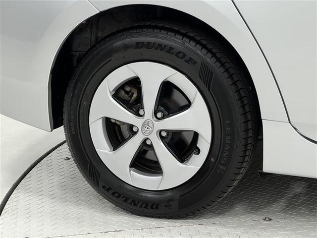 プリウス Ｓ　Ｂモニタ－　フルセグ地デジ　インテリキー　デュアルエアバック　エアＢ　イモビライザー　ＤＶＤ再生可能　ナビＴＶ　ＡＵＴＯエアコン　横スベリ防止　アルミホイール　ＥＴＣ装備　ＡＢＳ　サイドエアバッグ（5枚目）