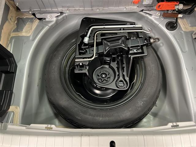 プリウス Ｓ　Ｂモニタ－　フルセグ地デジ　インテリキー　デュアルエアバック　エアＢ　イモビライザー　ＤＶＤ再生可能　ナビＴＶ　ＡＵＴＯエアコン　横スベリ防止　アルミホイール　ＥＴＣ装備　ＡＢＳ　サイドエアバッグ（6枚目）