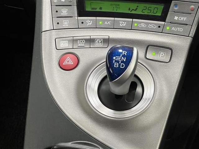 プリウス Ｓ　Ｂモニタ－　フルセグ地デジ　インテリキー　デュアルエアバック　エアＢ　イモビライザー　ＤＶＤ再生可能　ナビＴＶ　ＡＵＴＯエアコン　横スベリ防止　アルミホイール　ＥＴＣ装備　ＡＢＳ　サイドエアバッグ（18枚目）