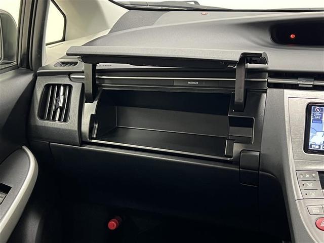 プリウス Ｓ　Ｂモニタ－　フルセグ地デジ　インテリキー　デュアルエアバック　エアＢ　イモビライザー　ＤＶＤ再生可能　ナビＴＶ　ＡＵＴＯエアコン　横スベリ防止　アルミホイール　ＥＴＣ装備　ＡＢＳ　サイドエアバッグ（20枚目）