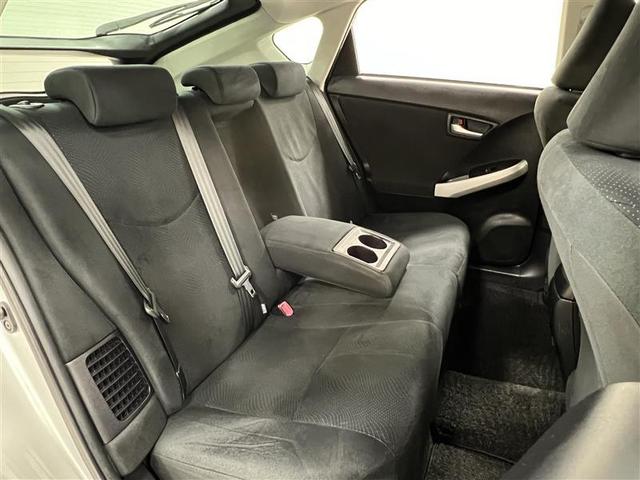 プリウス Ｓ　Ｂモニタ－　フルセグ地デジ　インテリキー　デュアルエアバック　エアＢ　イモビライザー　ＤＶＤ再生可能　ナビＴＶ　ＡＵＴＯエアコン　横スベリ防止　アルミホイール　ＥＴＣ装備　ＡＢＳ　サイドエアバッグ（21枚目）