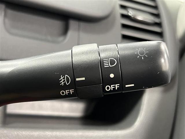 ノア Ｘ　Ｌセレクション　エアコン　キーレス　バックモニタ　エアーバッグ　パワーステアリング　ＡＢＳ　パワーウィンドウ　ＤＶＤ再生機能　両側電動スライドドア　ＷＳＲＳ　三列シート　ナビ＆ＴＶ　ＥＴＣ　ウォークスルー　ＨＤＤナビ（12枚目）