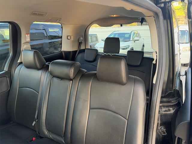 全席レザーシートカバー付