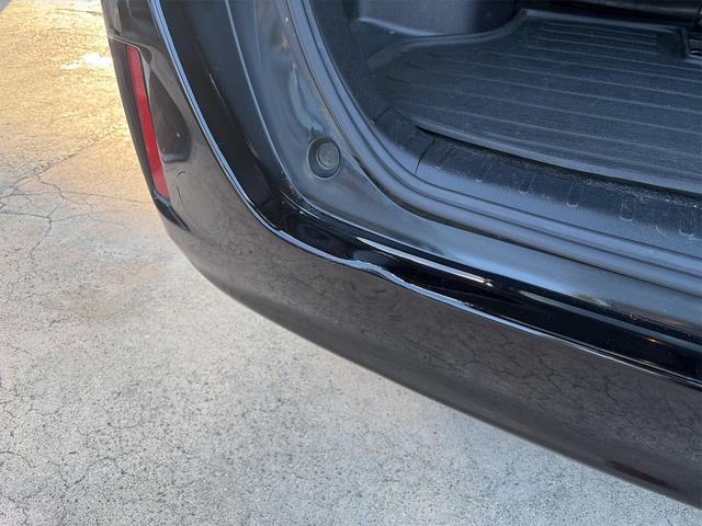 Ｒ左少し凹みあり