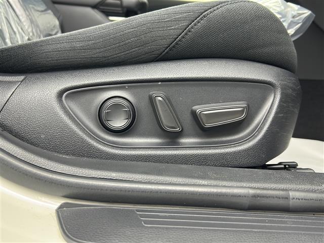 クラウン RS-B ナビ ETC フルセグ バックカメラ 衝突軽減装置 前席パワーシート レーダークルーズ パドルシフト クリアランソソナー オートライト デュアルエアコン 純正18インチアルミホイール スマートキー(6枚目)