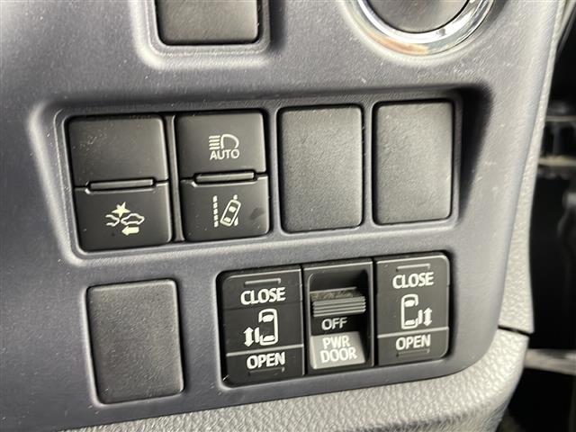 ヴォクシー ＺＳ　煌　禁煙車　フリップダウンモニター　両側パワースライドドア　　純正ナビ　オートハイビーム　ＥＴＣ　バックカメラ　ＬＥＤライト　フルセグＴＶ　スタッドレス積込　レーンアシスト　プリクラッシュセーフティ（7枚目）