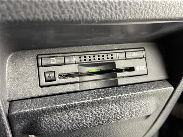 ヴォクシー ＺＳ　煌　禁煙車　フリップダウンモニター　両側パワースライドドア　　純正ナビ　オートハイビーム　ＥＴＣ　バックカメラ　ＬＥＤライト　フルセグＴＶ　スタッドレス積込　レーンアシスト　プリクラッシュセーフティ（8枚目）