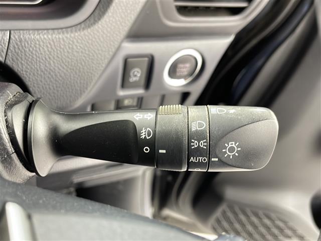 ヴォクシー ＺＳ　煌　禁煙車　フリップダウンモニター　両側パワースライドドア　　純正ナビ　オートハイビーム　ＥＴＣ　バックカメラ　ＬＥＤライト　フルセグＴＶ　スタッドレス積込　レーンアシスト　プリクラッシュセーフティ（12枚目）