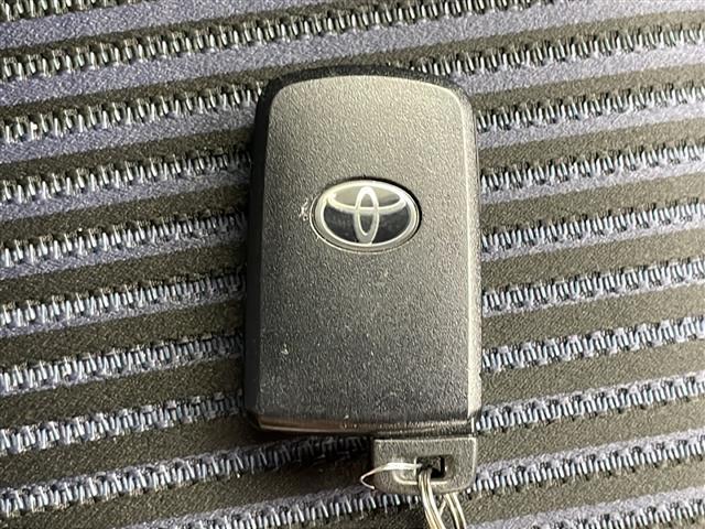 ヴォクシー ＺＳ　煌　禁煙車　フリップダウンモニター　両側パワースライドドア　　純正ナビ　オートハイビーム　ＥＴＣ　バックカメラ　ＬＥＤライト　フルセグＴＶ　スタッドレス積込　レーンアシスト　プリクラッシュセーフティ（27枚目）