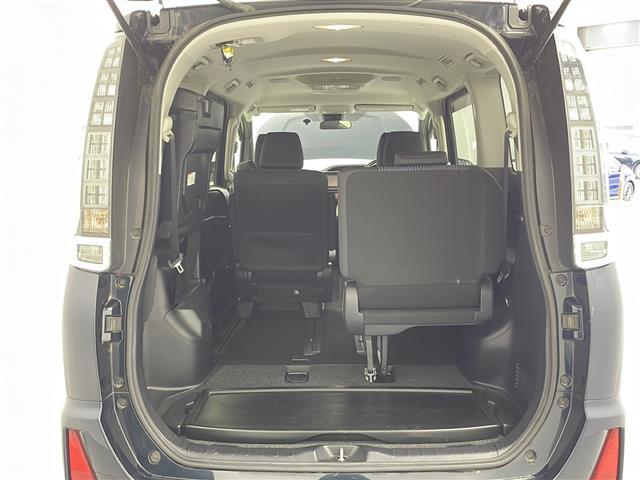 ヴォクシー ＺＳ　煌　禁煙車　フリップダウンモニター　両側パワースライドドア　　純正ナビ　オートハイビーム　ＥＴＣ　バックカメラ　ＬＥＤライト　フルセグＴＶ　スタッドレス積込　レーンアシスト　プリクラッシュセーフティ（31枚目）