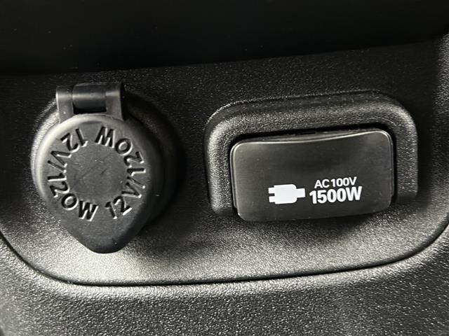 シエンタ ハイブリッドＺ　禁煙車／純正ナビ機能付きＤＡ／ＥＴＣ／１００電源／バックカメラ／両側電動スライドドア／衝突軽減装置／純正１５インチアルミホイール／Ｂｌｕｅｔｏｏｔｈ／オートライト１／オートエアコン／ＬＥＤヘッドライト（7枚目）